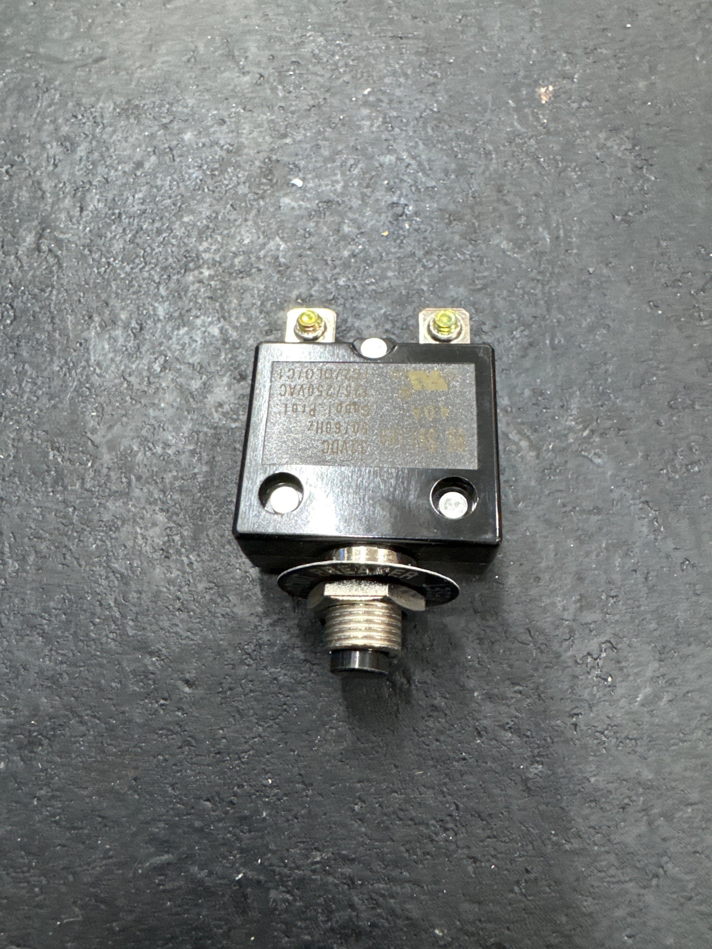 US Tarp 40amp Resettable Circuit Breaker